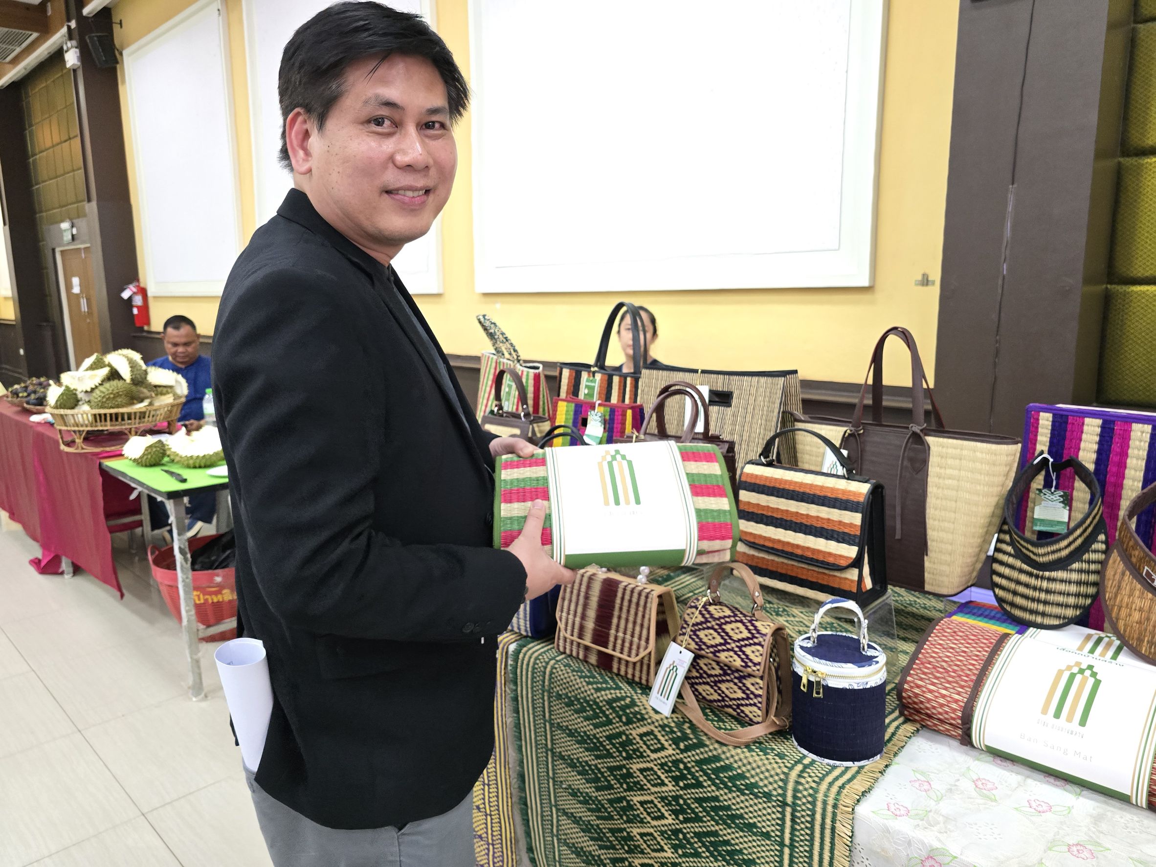title - วันที่ 14 พฤษภาคม 2569 นายวิทูล ประดิษฐบุญ ปฏิรูปที่ดินจังหวัดปราจีนบุรี ร่วมเป็นเกียรติในกิจกรรมแถลงข่าวการจัดงานวันเกษตรปราจีนบุรี ครั้งที่ 60 ประจำปี 2569